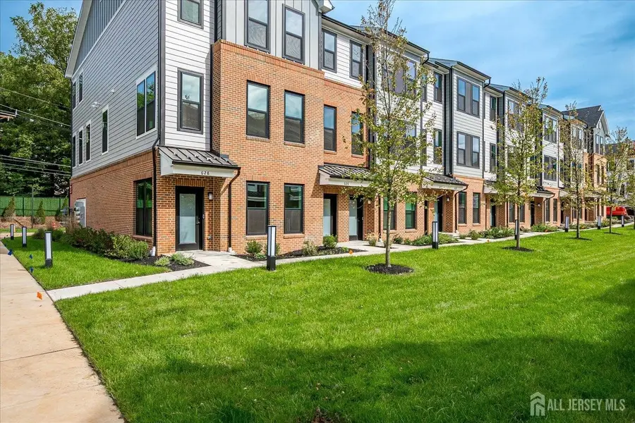 624 Sadie Circle, New Brunswick, NJ 08901 - #3