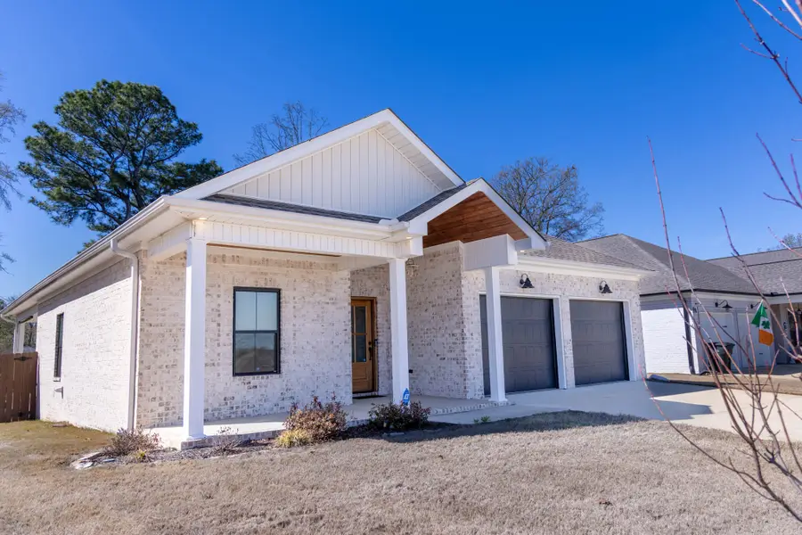 157 Silver Leaf Ln, Florence, AL 35633 - #2