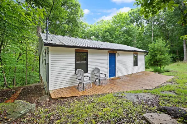 318 Woodland Dr, Mammoth Cave, KY 42259