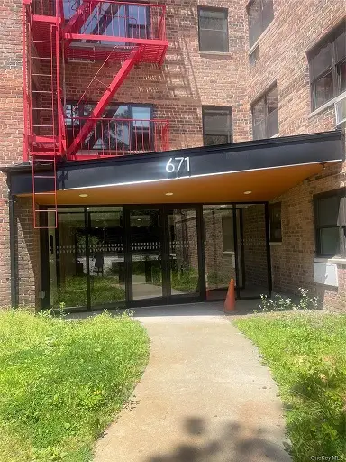 671 Bronx River Road #Unit 4G, Yonkers, NY 10704