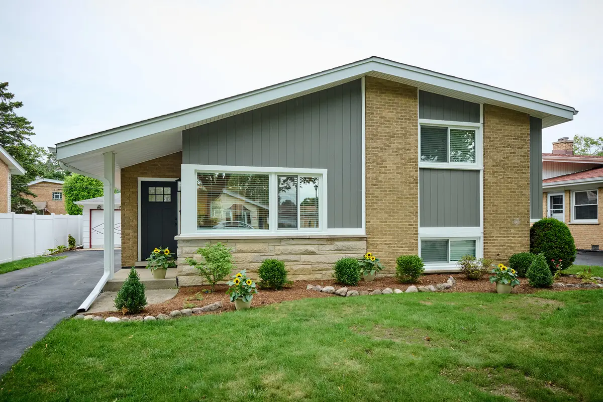 8926 Natoma Avenue, Morton Grove, IL 60053 - #1