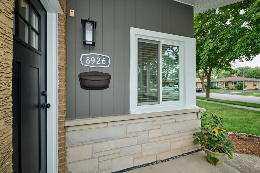 8926 Natoma Avenue, Morton Grove, IL 60053 - #2