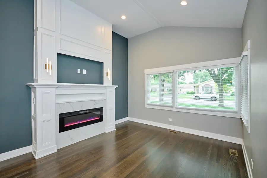 8926 Natoma Avenue, Morton Grove, IL 60053 - #3