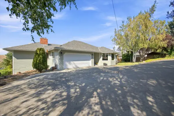 1104 Fellows Dr, Yakima, WA 98908-2204