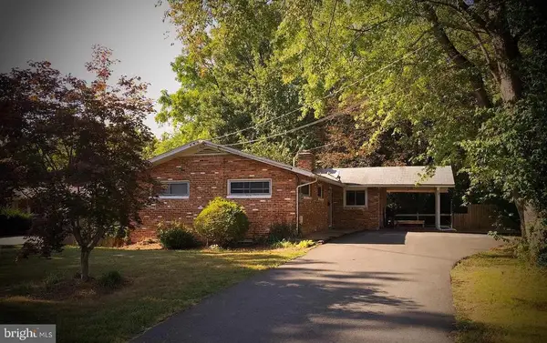 9920 Pinehurst Avenue, Fairfax, VA 22030