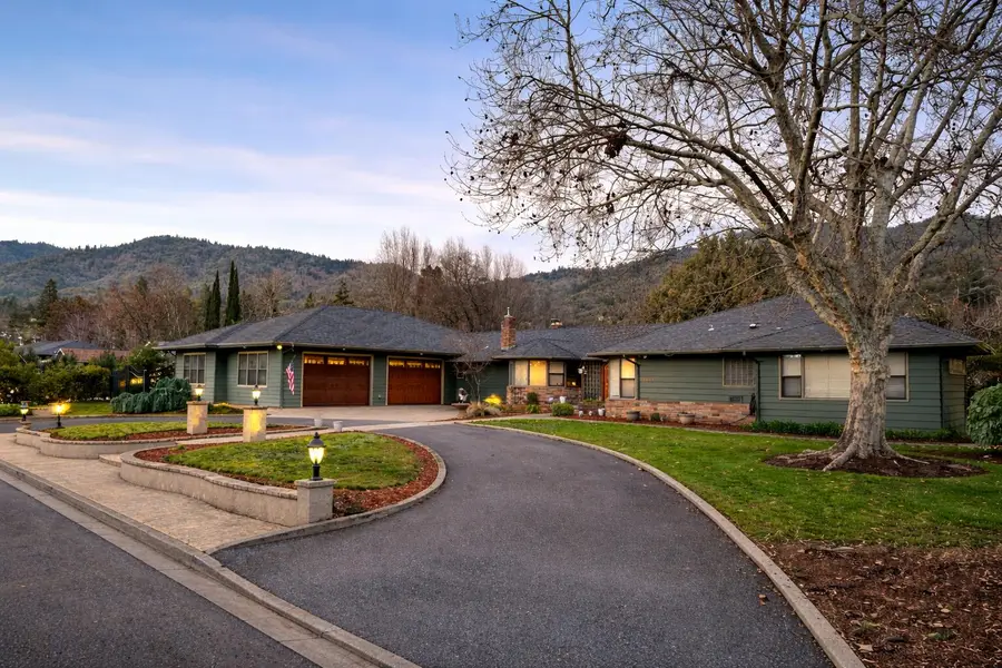 1117 NE Memorial Drive, Grants Pass, OR 97526 - #3
