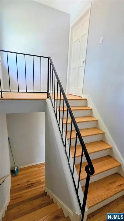 150 Jay Avenue, Lyndhurst, NJ 07071