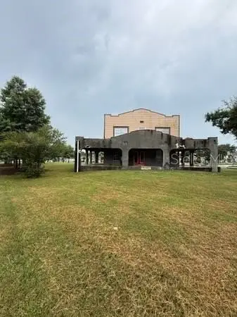 375 W BAY Avenue, EAGLE LAKE, FL 33839