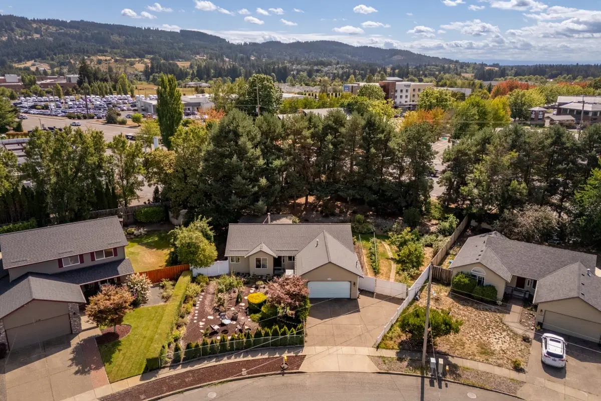 1108 N Hadley Rd, Newberg, OR 97132 - Image #1