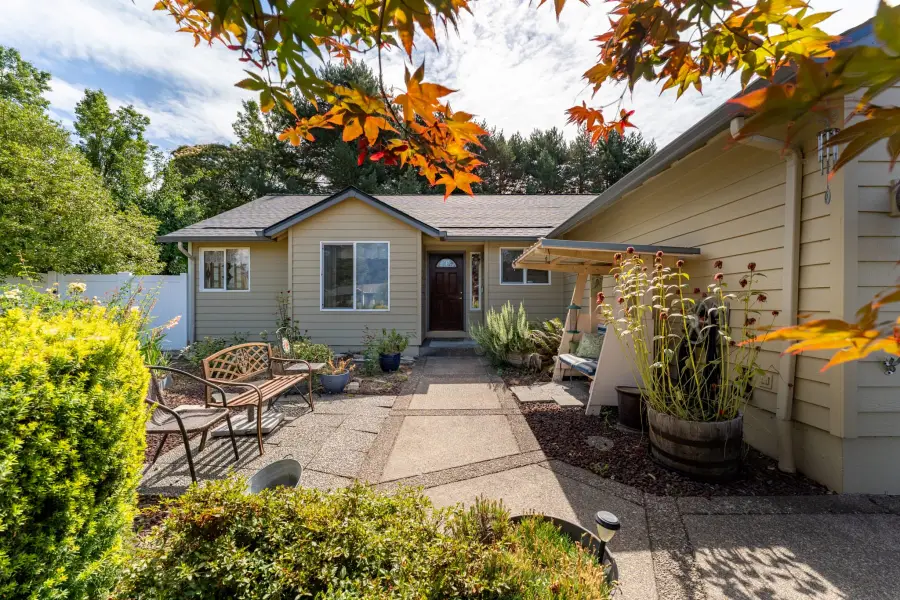 1108 N Hadley Rd, Newberg, OR 97132 - Image #2