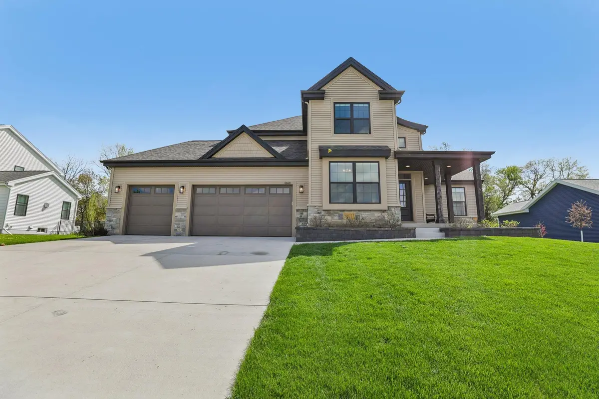6668 Royal View Dr, Windsor, WI 53532 - #1