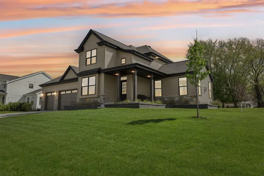 6668 Royal View Dr, Windsor, WI 53532 - #2