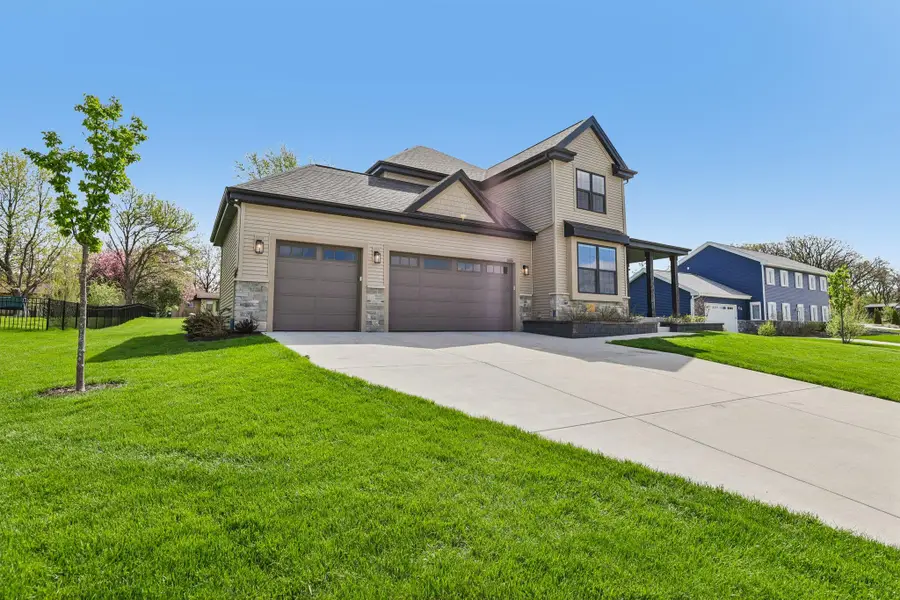 6668 Royal View Dr, Windsor, WI 53532 - #3