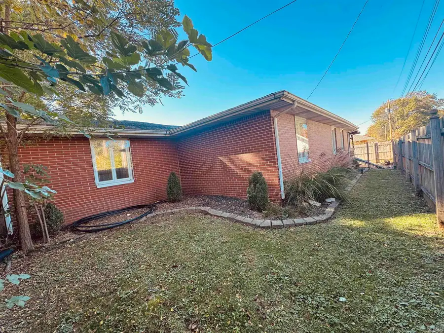 1302 N Briar Road, Muncie, IN 47304 - #2
