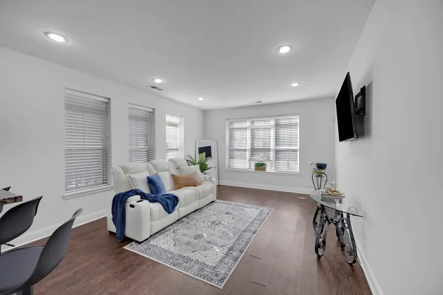 3817 S Ellis Avenue #101, Chicago, IL 60653 - #3