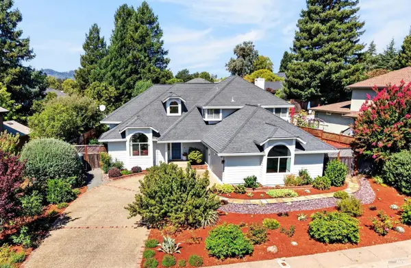 421 Greens Drive, Healdsburg, CA 95448