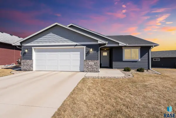 422 Thelma Ave, Harrisburg, SD 57032