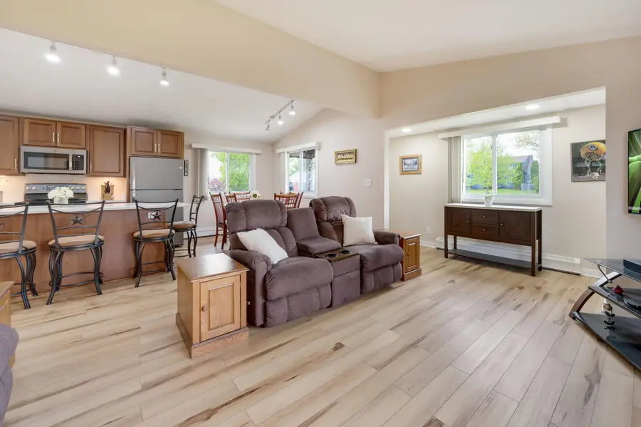 3313 E Mallory Ave, Cudahy, WI 53110 - #3