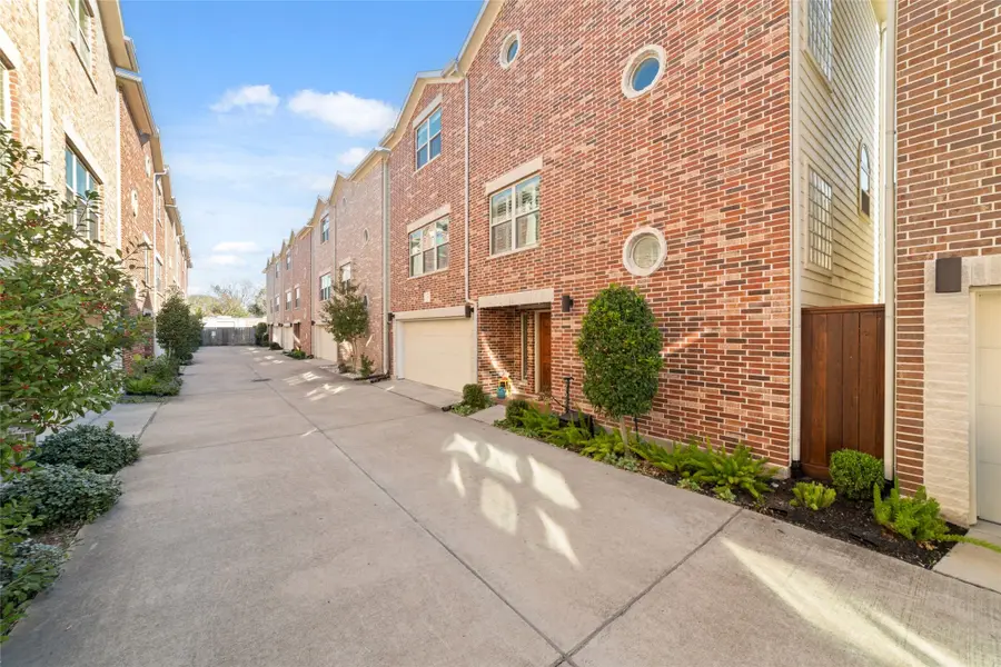 516 Westcross Street, Houston, TX 77018 - Image #2
