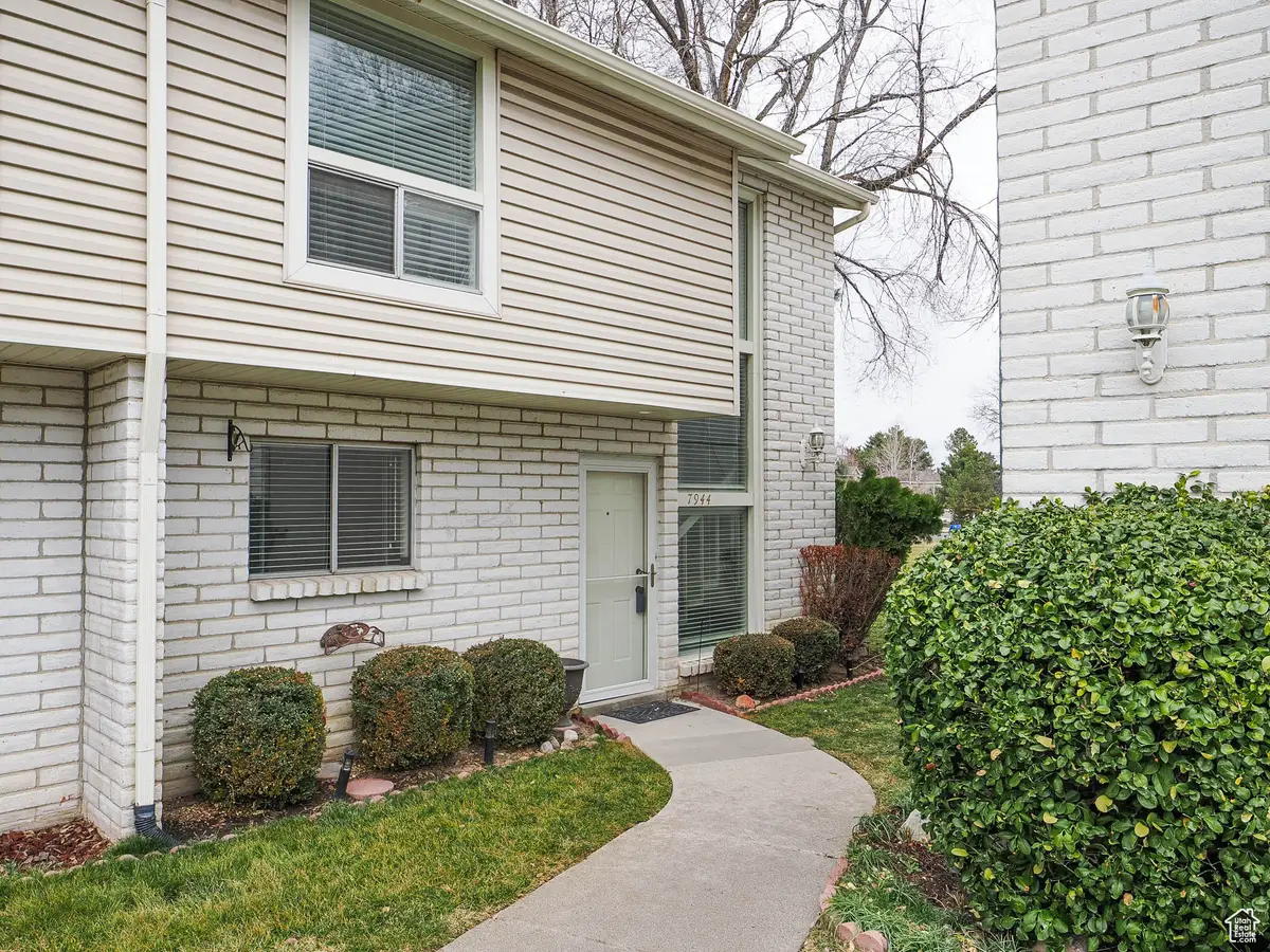 7944 S Harvel Dr E, Sandy, UT 84070 - Image #1