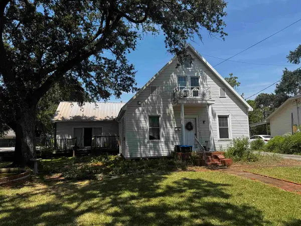1114 Luling Avenue, Nederland, TX 77627