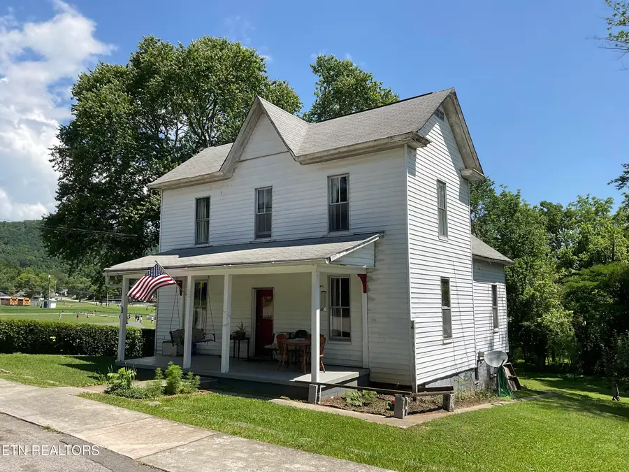 416 W Wheeler St, Rockwood, TN 37854 - #2