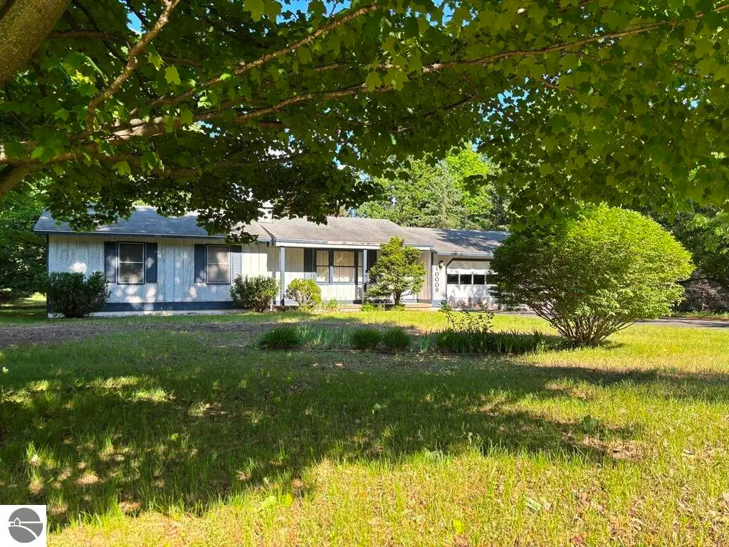 10009 E Lakeview Hills, Elmwood, MI 49684 - #1