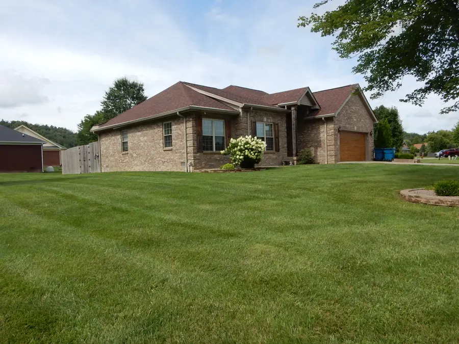 300 Jade Dr, Shepherdsville, KY 40165 - #3