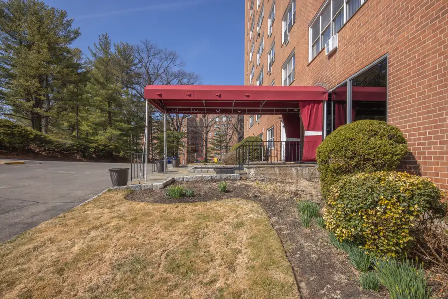 615 Palmer Rd #602, Yonkers, NY 10701 - Image #2