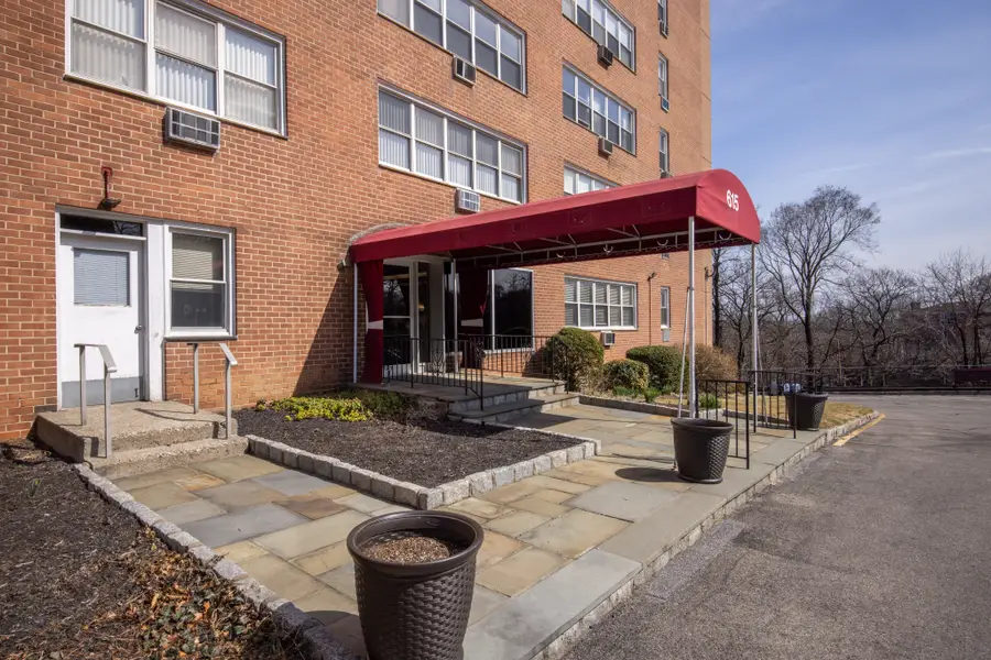 615 Palmer Rd #602, Yonkers, NY 10701 - Image #3