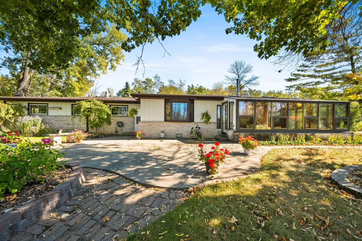 1543 Lakeview Drive, Green Bay, WI 54313 - #1