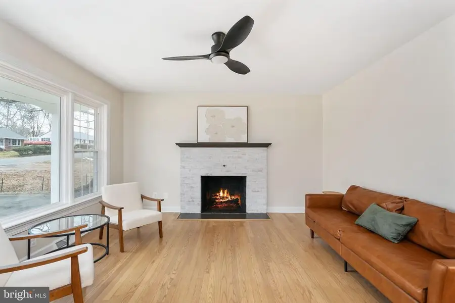 8 Patrick Henry St, Fredericksburg, VA 22405 - #3