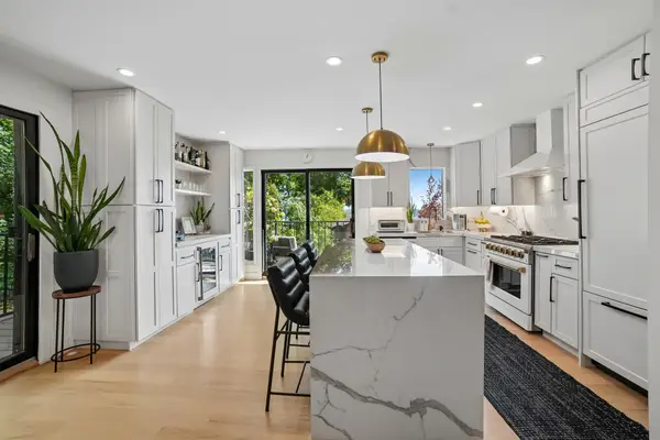 25 Yorkview Drive CN, Edgewater, NJ 07020