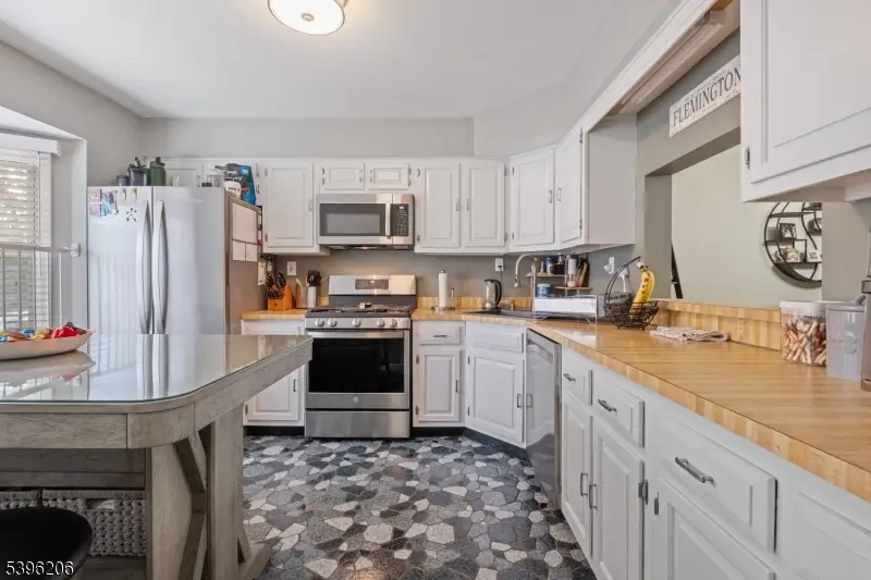 63 Jefferson Ct, Raritan Township, NJ 08822 - Image #3