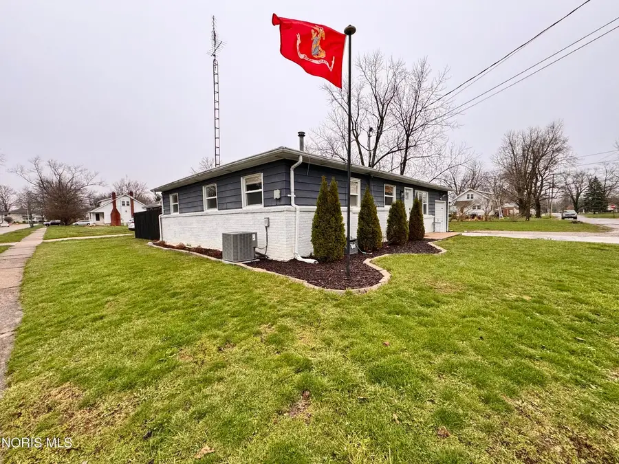 916 Navarre Avenue, Bryan, OH 43506 - #2