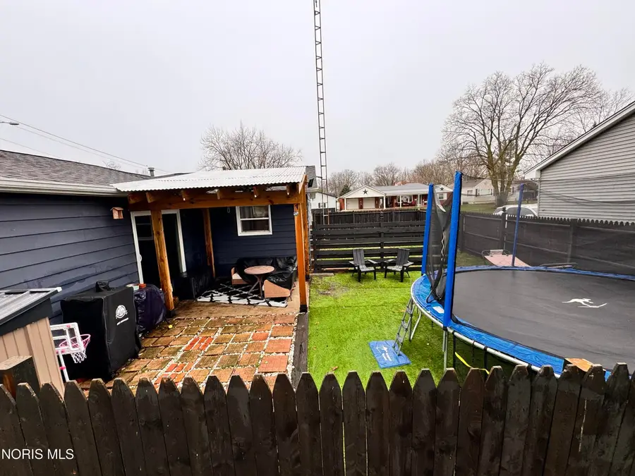 916 Navarre Avenue, Bryan, OH 43506 - #3