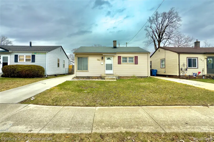 95 E Dallas Avenue, Madison Heights, MI 48071 - #2