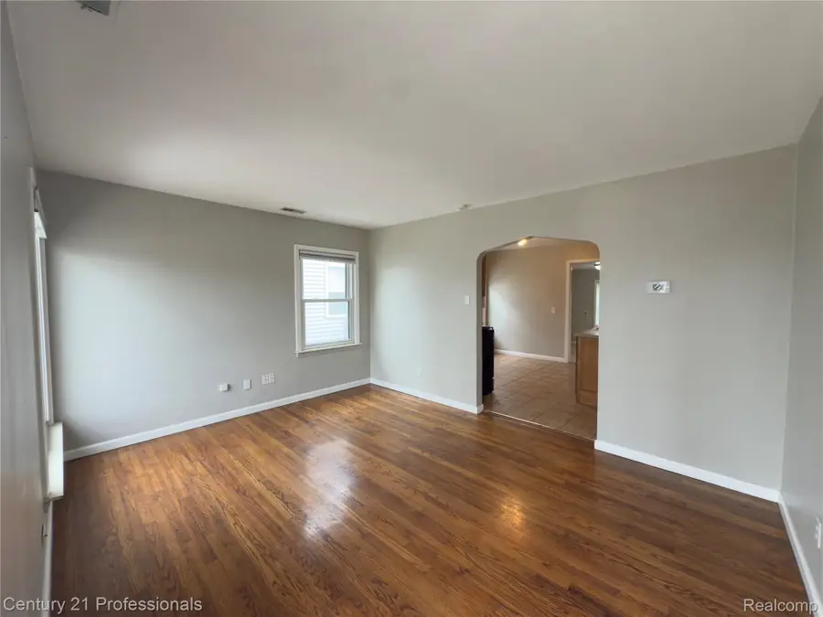 95 E Dallas Avenue, Madison Heights, MI 48071 - #3