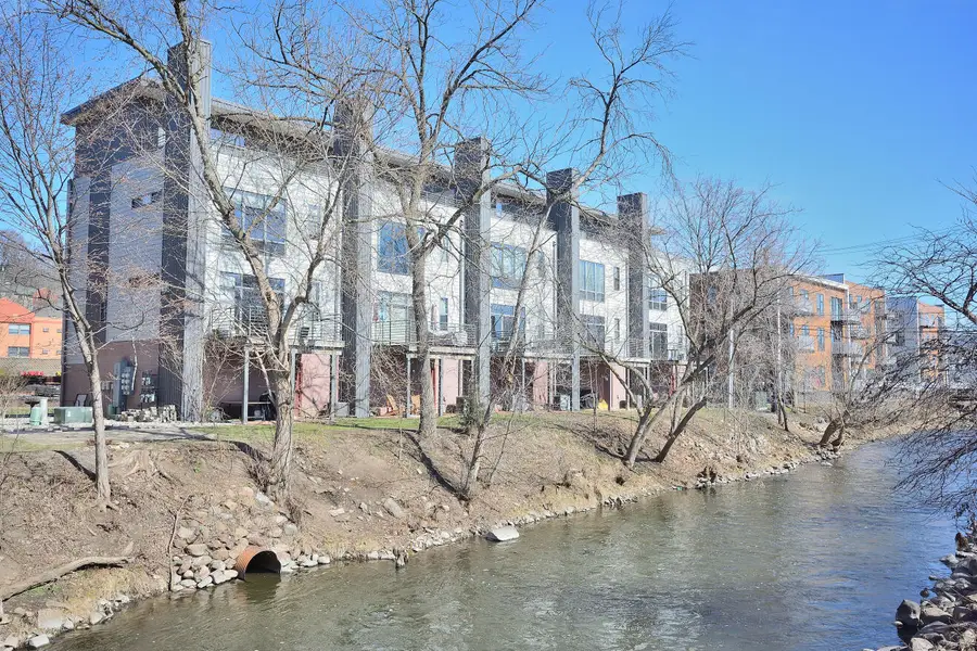 305 Mill Reserve Dr, Waukesha, WI 53188 - #2