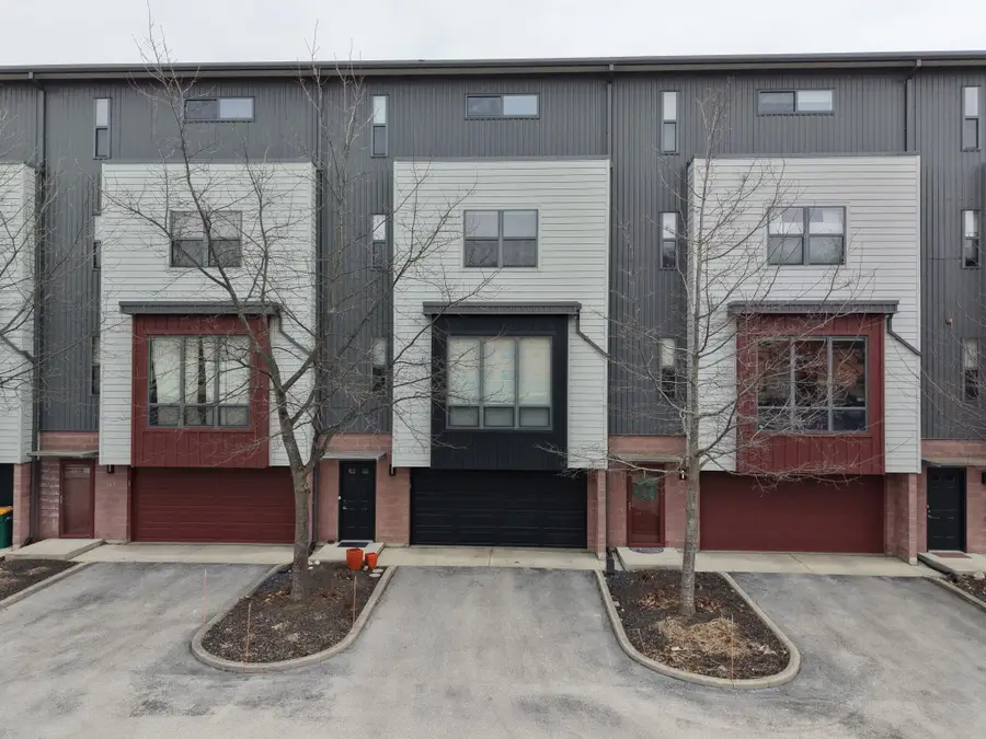 305 Mill Reserve Dr, Waukesha, WI 53188 - #3