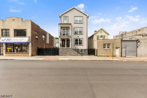 806 2nd Ave, Elizabeth City, NJ 07202-3804