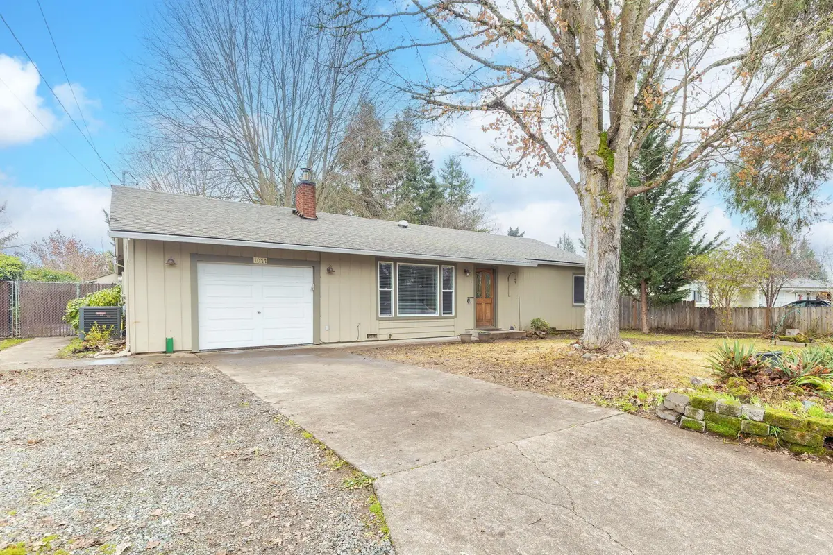 1077 SE Ashley Place, Grants Pass, OR 97526 - Image #1