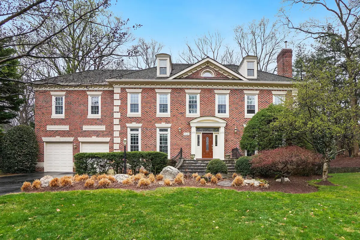 9646 Eagle Ridge Dr, Bethesda, MD 20817 - #1