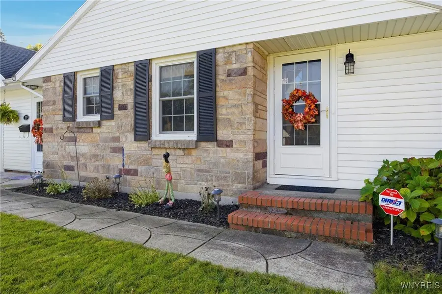 29 Rainbow Terrace, Orchard Park, NY 14127 - #3