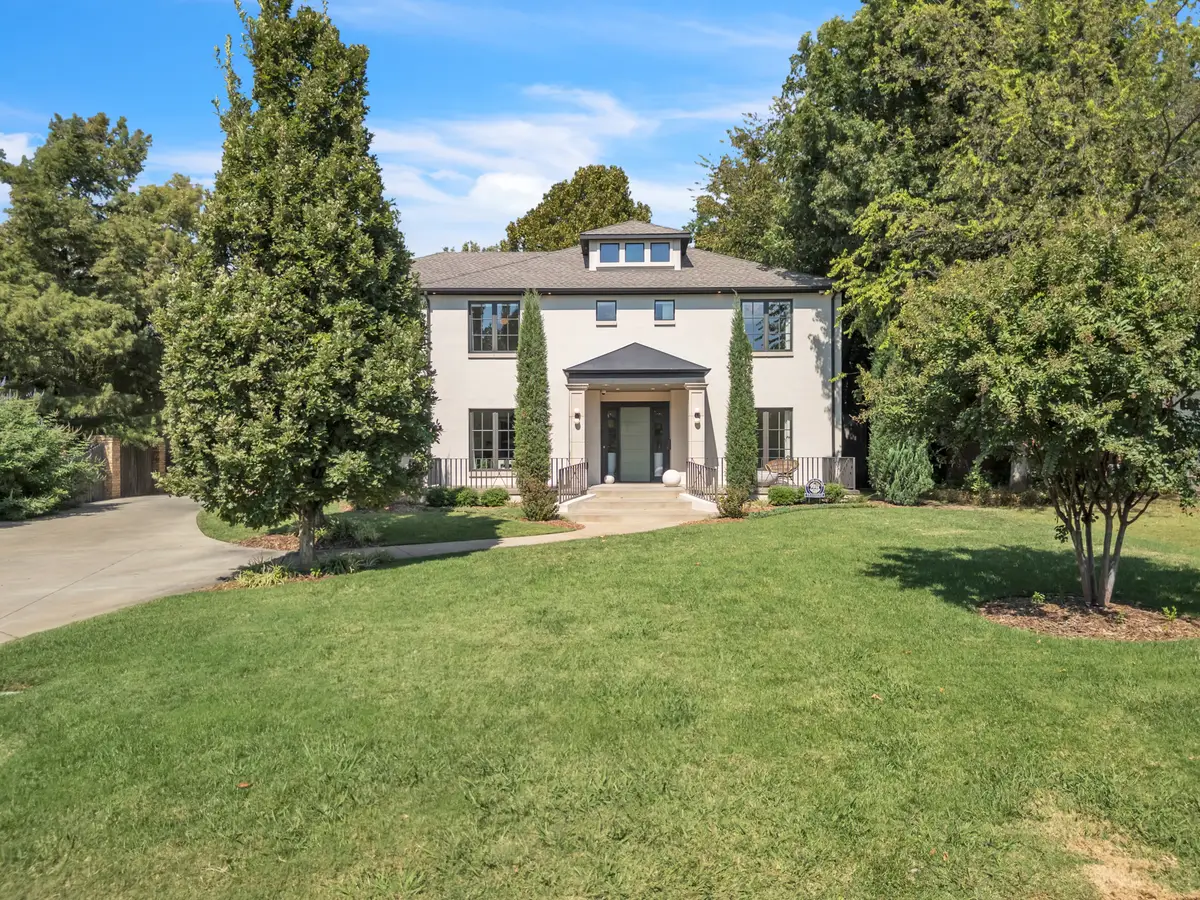 1913 Huntington Avenue, Nichols Hills, OK 73116 - #1