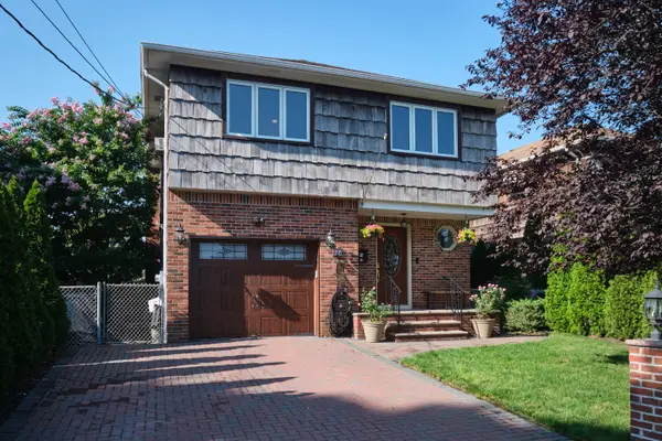 34 Vandewater Avenue, Floral Park, NY 11001