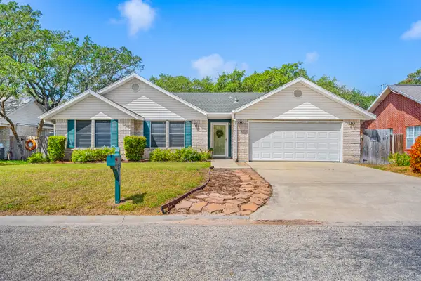 1513 Bluebird Ln, Rockport, TX 78382
