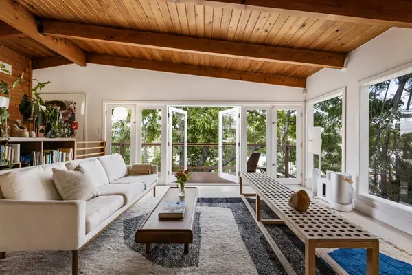 2422 Claremont Avenue, Los Angeles, CA 90027