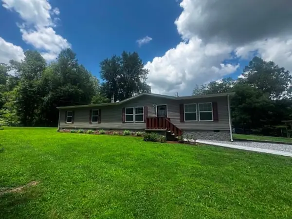 1327 Ridge Line Road, Raccoon, KY 41557