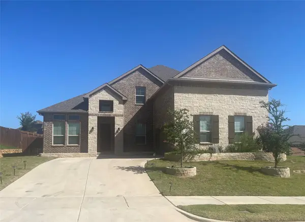 1100 Whispering Hill Drive, Mansfield, TX 76063